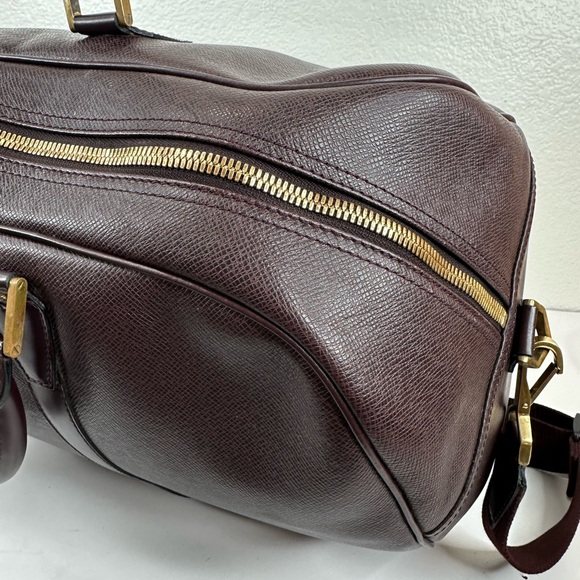 LV38 LOUIS VUITTON Taiga travel bag with strap - Picture 6 of 14